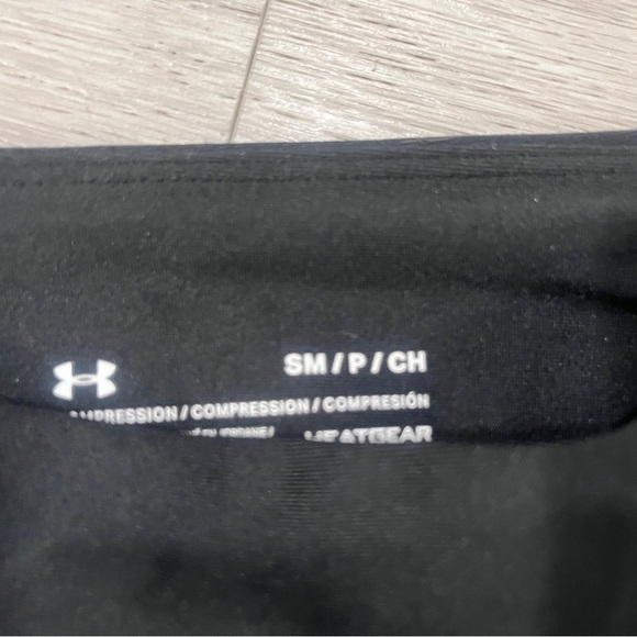 Under Armour Capris size Small - Picture 2 of 2